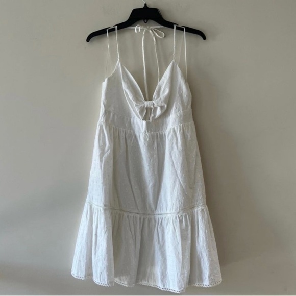 G B Fit and Flare White Halter Neck Cutout Twist Front Clip Dot Dress - Picture 4 of 7